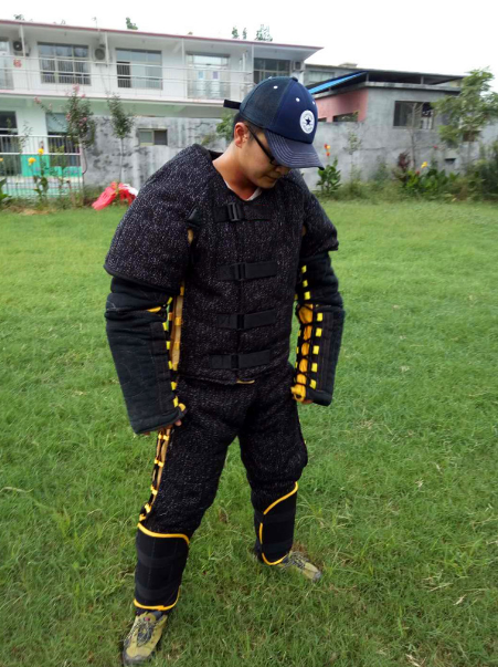 隐蔽式扑咬服•靶衣